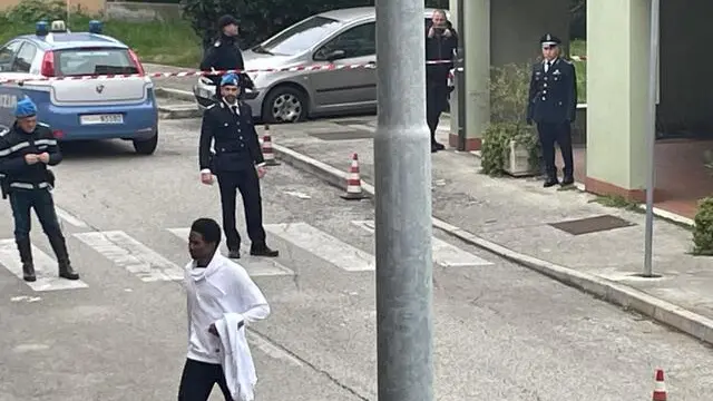 Louis Dassilva, in carcere a Rimini per l'omicidio di Pierina Paganelli, in via del Ciclamino per le prove dell'incidente probatorio che servirà a identificare 'ignoto 1' della 'cam3', la videocamera della farmacia di via del Ciclamino che la sera del 3 ottobre del 2023 riprese un uomo andare verso il condominio in un orario compatibile con l'omicidio della donna, Rimini, 11 febbraio 2025. ANSA/ANNA DE MARTINO
