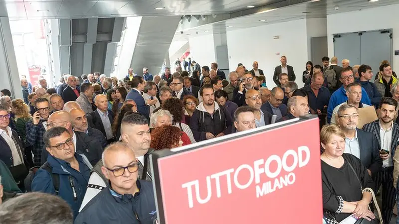 Alcuni visitatori al «TuttoFood» 2023 di Milano