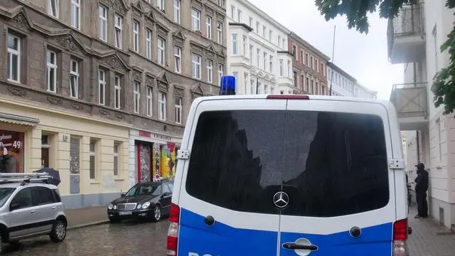 epa03711262 A police van stands in front of a house during a federal investigation on suspicion of forming a criminal left-wing extremist organization in Magdeburg, Germany, 22 May 2013. According to the investigation, the suspects allegedly have committed several bomb attacks in Berlin under the name 'Revolutionary Action Cells' (RAZ) since 2009. Around 300 police officers carried out operations in Berlin, Magdeburg and Stuttgart, said the Attorney General in Karlsruhe. EPA/MATTHIAS STRAUSS -