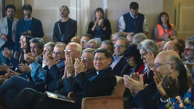 Il cardinal Tagle nell'auditorium San Barnaba nel 2017 © www.giornaledibrescia.it