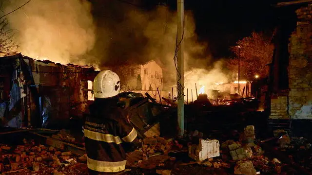 epa12064119 Ukrainian rescuers work at the site of a drone strike on a residential area in Kharkiv, Ukraine, 29 April 2025, amid the Russian invasion. Mayor Ihor Terekhov reported on telegram that at least 39 people were injured in an overnight Russian drone attack on Kharkiv, which damaged residential buildings, garages, infrastructure facilities, and cars. The State Emergency Service of Ukraine reported at least 10 fires broke out across the city due to the massive drone strikes. EPA/SERGEY KOZLOV