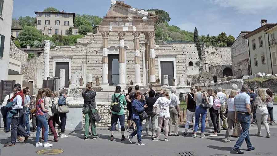 Turisti in città - © www.giornaledibrescia.it