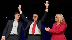 epaselect epa12070926 Australian Prime Minister Anthony Albanese, Partner Jodie Haydon and son Nathan acknowledge the crowd at the Labor Election Night function for the 2025 Federal Election in Sydney, Australia, 03 May 2025. EPA/LUKAS COCH AUSTRALIA AND NEW ZEALAND OUT