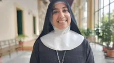 L'allora badessa Aline Pereira accoglie il presidente del Veneto Zaia nel suo convento di clausura che produce tra le colline trevigiane patrimonio dell'Unesco bottiglie di prosecco docg, a San Giacomo di Veglia il 9 dicembre 2022. Cinque delle suore che vivono oggi nel convento hanno deciso di lasciare il monastero per le "tensioni insopportabili" createsi per l'allontanamento della madre badessa Aline Pereira nel 2023. ANSA / UFFICIO STAMPA REGIONE VENETO - NO SALES - EDITORIAL USE ONLY