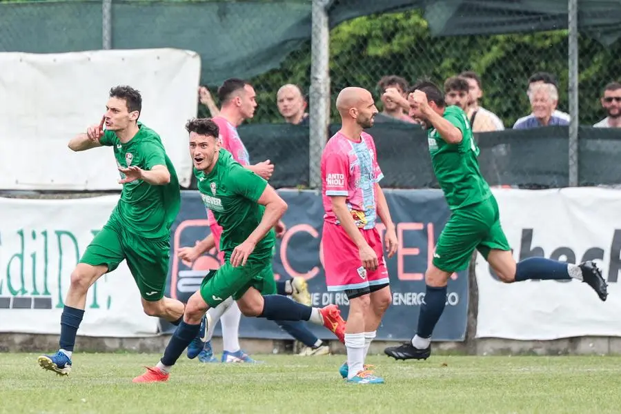 SPORT CALCIO COPPA LOMBARDIA PRIMA CATEGORIA AURORA SERIATE - ATLETICO OFFLAGA NELLA FOTO GOL NOZZA 03-05-2025 Comincini@newreporter