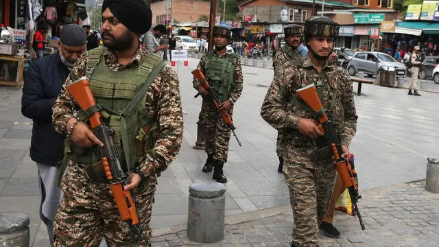 epa12070785 Indian paramilitary soldiers stand guard in Srinagar, the summer capital of Indian Kashmir, 03 May 2025. Authorities increased security following the 22 April deadly attack in Pahalgam, India-administered Kashmir, that left 26 people dead. EPA/FAROOQ KHAN
