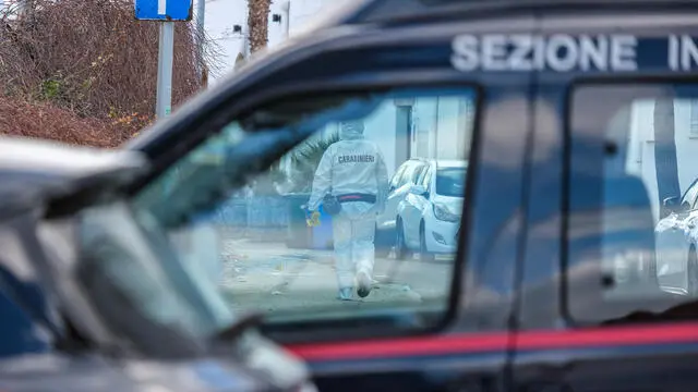 I Carabinieri sul luogo in cui un ventenne è stato ucciso in nottata nel corso di una rissa, Balestrate (Palermo), 14 gennaio 2024. La rissa e' scoppiata all'interno della discoteca Medusa ed e' poi proseguita all'esterno del locale. La vittima sarebbe stata assassinata a botte.14/1/2024 ANSA/IGOR PETYX
