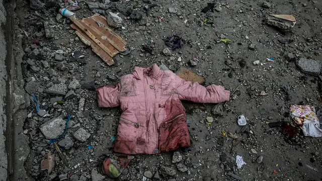 epaselect epa12051530 The jacket of a Palestinian child among debris following an Israeli airstrike, in Gaza City, northern Gaza Strip, 24 April 2025. According to the Palestinian Ministry of Health in Gaza, at least seven Palestinians were killed and 15 others wounded after a series of Israeli airstrikes targeting different areas in Gaza City. EPA/MOHAMMED SABER