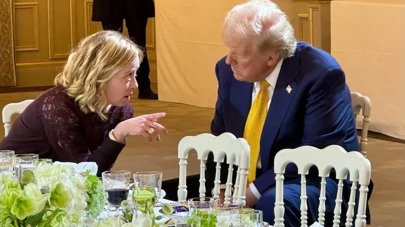 La premier Giorgia Meloni insieme a Donald Trump - Ansa © www.giornaledibrescia.it