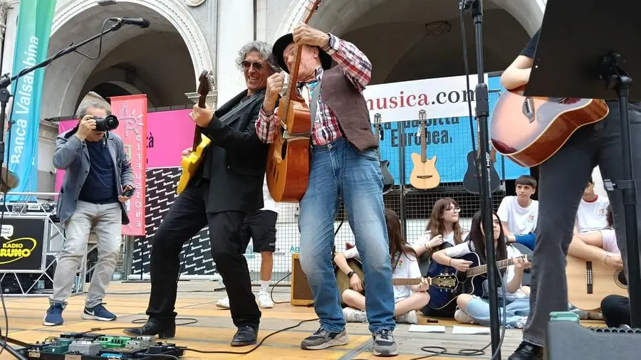 Mille chitarre in piazza 2025