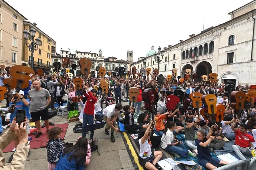 Mille chitarre in piazza 2025