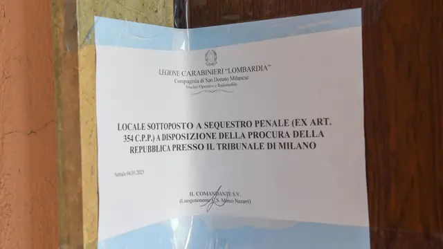 SETTALA - 04-05-2025 - VIA CERCA 12 - OMICIDIO - FEMMINICIDIO - PALAZZO DOVE IL MARITO UCCIDE LA MOGLIE DAVANTI ALLA FIGLIA DI 10 ANNI E VIENE FERMATO DAI CARABINIERI - FOTO CANALI/ANSA - PER REDAZIONE METROPOLI - PINCIONI