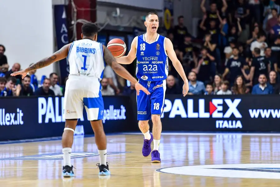 Basket, gli scatti di Sassari-Germani