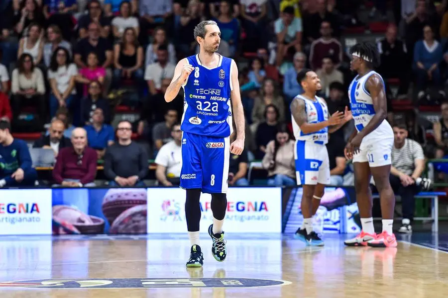 Basket, gli scatti di Sassari-Germani