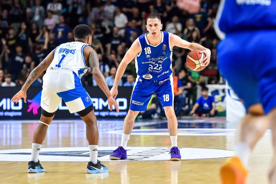 Basket, gli scatti di Sassari-Germani