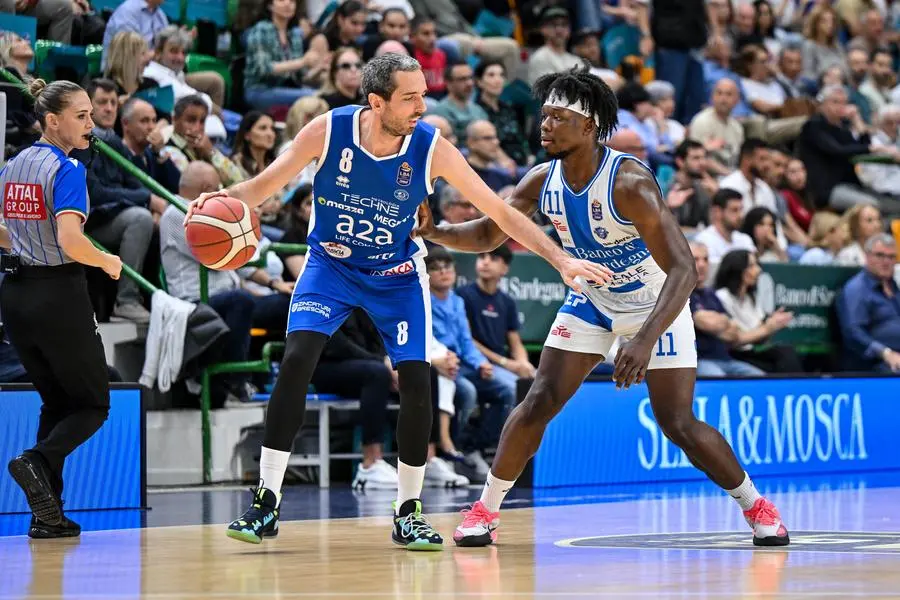 Basket, gli scatti di Sassari-Germani