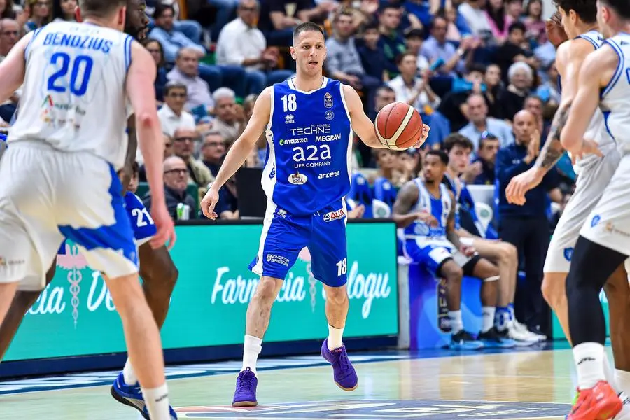 Basket, gli scatti di Sassari-Germani