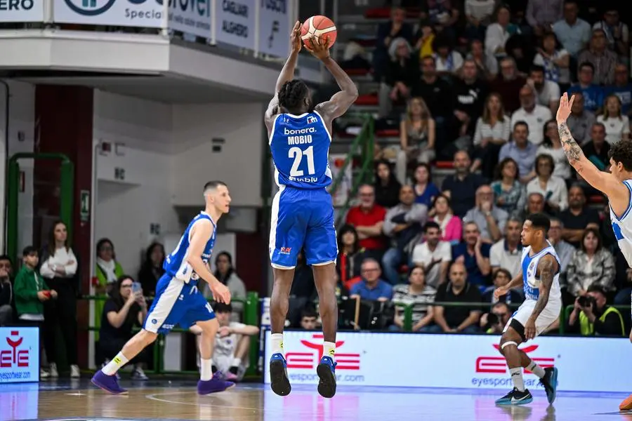 Basket, gli scatti di Sassari-Germani