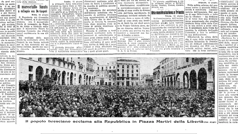 La prima foto in prima pagina: piazza Vittoria che esulta per l'avvento della Repubblica - © www.giornaledibrescia.it