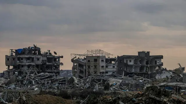 epa11884940 Destroyed buildings after the withdrawal of Israeli troops from the Netzarim Corridor, central Gaza Strip, 09 February 2025. The Israeli military on 09 February withdrew from the key corridor of Netzarim dividing the Gaza Strip, amid the ongoing ceasefire agreement between Israel and Hamas. EPA/MOHAMMED SABER