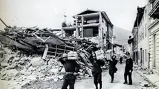 come d’accordo con l’ANSA di Trieste (Di Leva) e con Giannantonio Pettinelli, ti giro qualche foto del terremoto del ’76 in Friuli. soccorsi Se hai bisogno, ne ho altre. Fammi sapere. Cap. Stefano SBACCANTI Capo Sezione Stampa Stato Maggiore dell'Esercito Ufficio Pubblica Informazione tel. 06/47357540 fax 06/47358507 cell. 328 0817799 remul 335 1888329