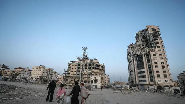 epa12069815 Internally displaced Palestinians walk between destroyed buildings in Gaza City, 02 May 2025. According to the UN, at least 1.9 million people (or nine in ten people) across the Gaza Strip are internally displaced, including people who have been repeatedly displaced. Since October 2023, only about 11 percent of the Gaza Strip has not been placed under Israeli-issued evacuation orders, the UN aid coordination office OCHA said. EPA/MOHAMMED SABER