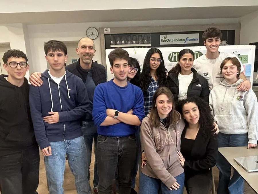 I gruppi, in ordine: Ambiente, Hackathon, Lavoro e scuola, Mobilità e infrastrutture, Relazioni sociali