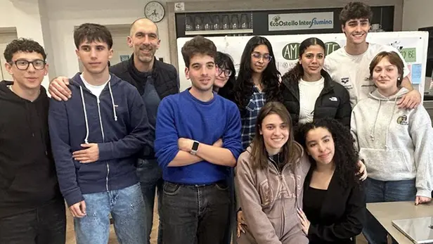 I gruppi, in ordine: Ambiente, Hackathon, Lavoro e scuola, Mobilità e infrastrutture, Relazioni sociali