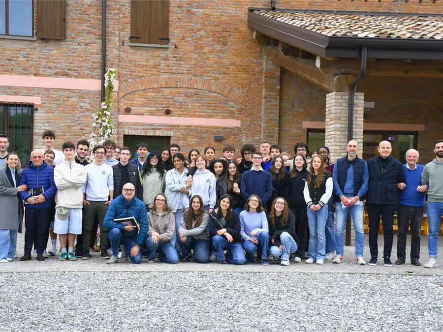 I gruppi, in ordine: Ambiente, Hackathon, Lavoro e scuola, Mobilità e infrastrutture, Relazioni sociali