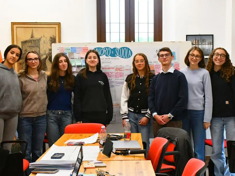 I gruppi, in ordine: Ambiente, Hackathon, Lavoro e scuola, Mobilità e infrastrutture, Relazioni sociali
