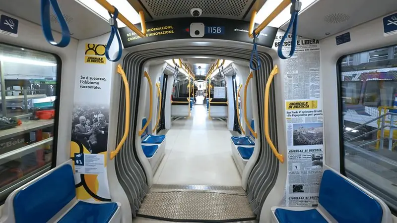 Il treno della metro targato Giornale di Brescia - Foto New Reporter Favretto © www.giornaledibrescia.it