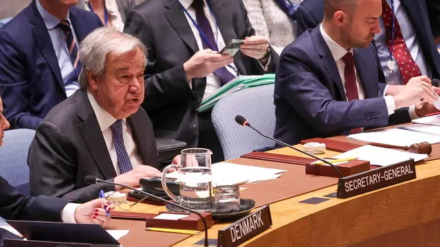epa12062765 Secretary-General of the United Nations Antonio Guterres (C) speaks during a Security Council meeting to discuss the conflict in the Middle East at United Nations Headquarters in New York, New York, USA, 29 April 2025. EPA/SARAH YENESEL