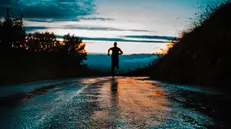 Una persona che che sta correndo