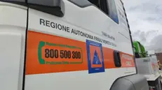 Un mezzo della Protezione civile Friuli Venezia Giulia in partenza per la Marche