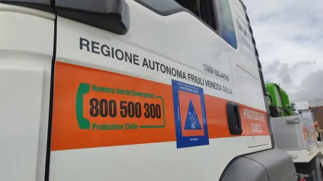 Un mezzo della Protezione civile Friuli Venezia Giulia in partenza per la Marche