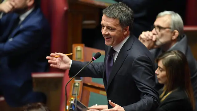 Il leader di Italia Viva Matteo Renzi interviene durante la cerimonia di Commemorazione di Papa Francesco a Camere riunite nell’Aula della Camera dei Deputati Roma, 23 aprile 2025 ANSA/FABIO CIMAGLIA