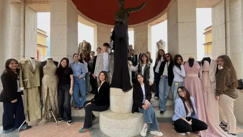 Gli studenti di Moda del Cfp Lonati che hanno partecipato al progetto