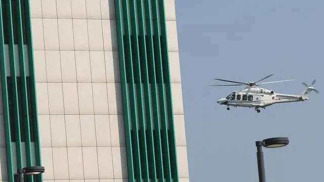 L'elicottero con a bordo il premier Giuseppe Conte arriva a Bologna per visitare il luogo dell'esplosione e i feriti all'Ospedale Maggiore, Bologna, 7 agosto 2018. ANSA/GIORGIO BENVENUTI