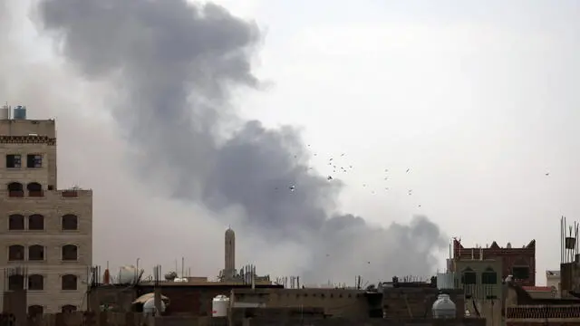 epa12077768 Smoke billows over buildings following Israeli airstrikes in Sana'a, Yemen, 06 May 2025. Israel has carried out a wave of airstrikes on Yemen's capital, Sana'a, a day after striking the port of Hodeidah in response to a Houthi missile that landed near Israel's Ben Gurion airport, Houthi-run Al-Masirah TV has reported. EPA/YAHYA ARHAB