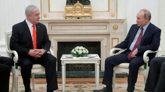 epa08177837 Russian President Vladimir Putin (R) meets with Israeli Prime Minister Benjamin Netanyahu (L) in the Kremlin in Moscow, Russia, 30 January 2020. Netanyahu paid a short working visit to Moscow. EPA/MAXIM SHEMETOV / POOL