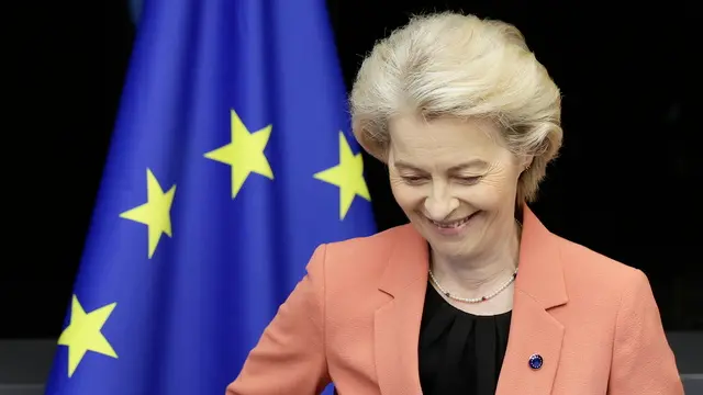 epa12077556 European Commission President Ursula von der Leyen arrives for a Commission's meeting at the European Parliament in Strasbourg, France, 06 May 2025.The European Parliament's current plenary session runs from 05 until 08 May 2025. EPA/RONALD WITTEK