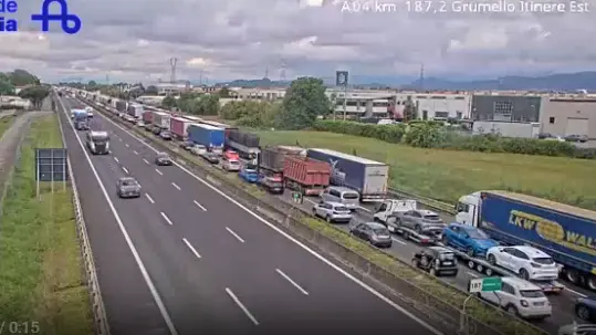 La coda ripresa dalle webcam in autostrada