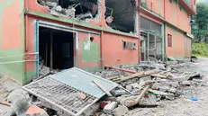 Una moschea distrutta dall'attacco indiano nel Kashmir amministrato dal Pakistan - Foto Ansa © www.giornaledibrescia.it
