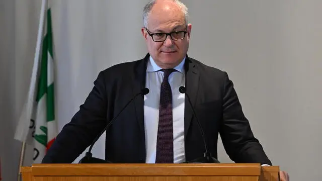 L'intervento del sindaco di Roma, Roberto Gualtieri, nel corso della conferenza nazionale del Pd, La casa è un diritto, Roma 7 aprile 2025. ANSA/MAURIZIO BRAMBATTI