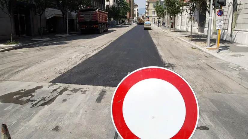Asfaltature in città (foto d'archivio)