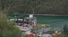 Esplosione alla centrale idroelettrica Enel al Lago di Suviana con un bilancio provvisorio di 5 feriti, 3 morti e 7 dispersi.
