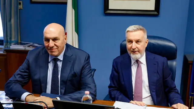 Il ministero della Difesa, Guido Crosetto (S) affiancato da Lorenzo Guerini, presidente COPASIR, durante l’audizione al Comitato parlamentare per la sicurezza della Repubblica, Camera dei Deputati, Roma 9 ottobre 2024. ANSA/FABIO FRUSTACI