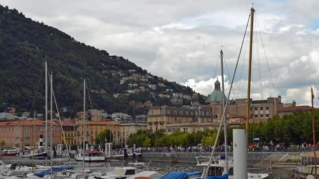 Lombardia: una veduta di Como. ANSA/Roberto Ritondale