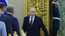 epa12081415 Russian President Vladimir Putin (C) arrives for talks with Mongolian President Ukhnaagiin Khurelsukh (not pictured) during their meeting at the Kremlin in Moscow, Russia, 07 May 2025. Russia will mark the 80th anniversary of the victory in World War II over Nazi Germany and its allies on 09 May. EPA/YURI KOCHETKOV / POOL