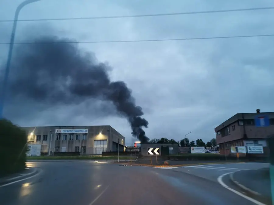 L'incendio in zona industriale